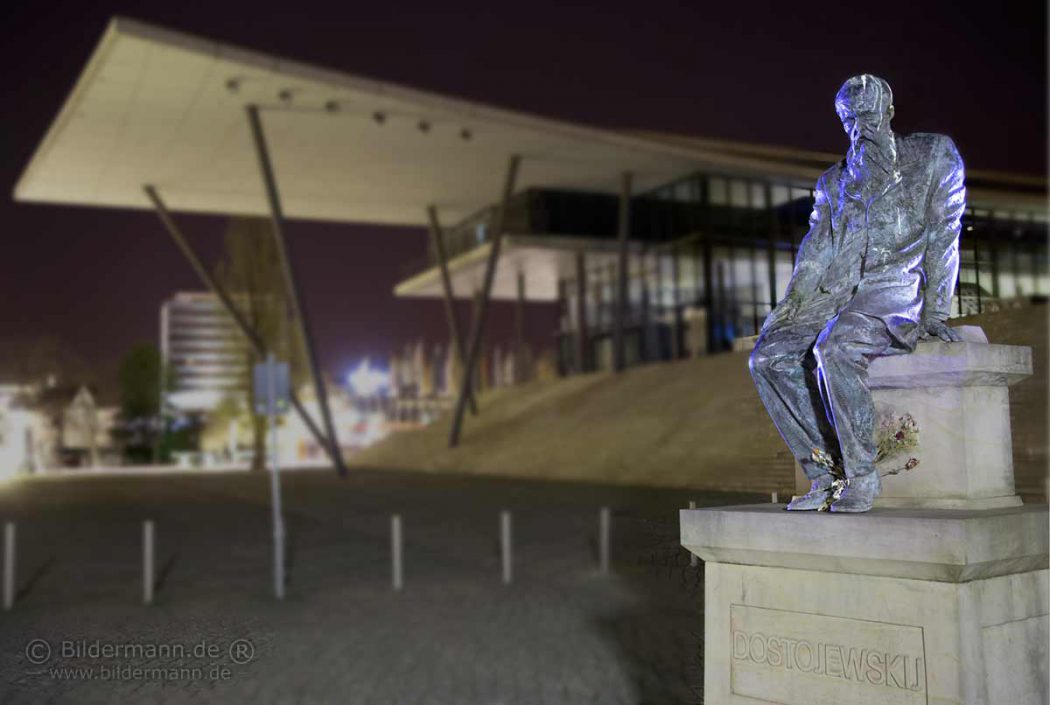 Fotoexperiment am Dostojeskij Denkmal Dresden