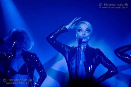 Foto: Frontfrau Aranea Peel der Band „Grausame Töchter”