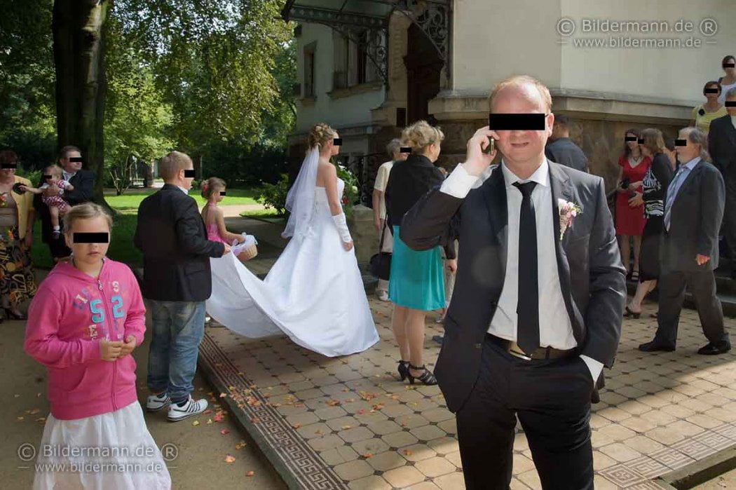 In letzter Sekunde wird noch schnell ein Hochzeitsfotograf bestellt ...