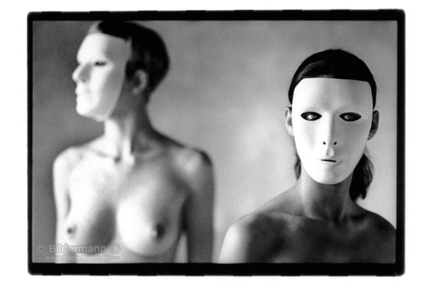 Aktfotomodell S+F mit Maske