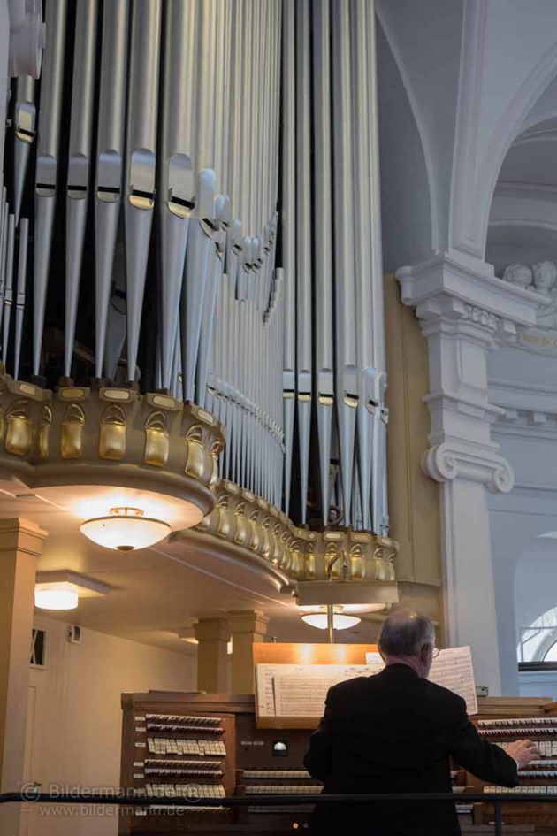 Organist-zum Gottesdienst in der Annenkirche Dresden