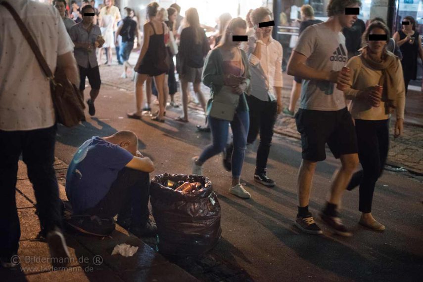 Pfandsammler mitternachts zur Bunten Republik Neustadt 2019
